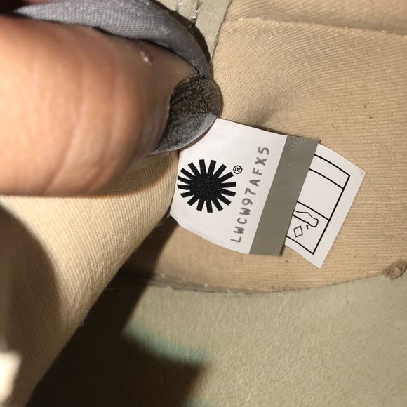 Women’s UGG Karine Glitter Lace Up  NO OFFERS - Picture 7 of 9